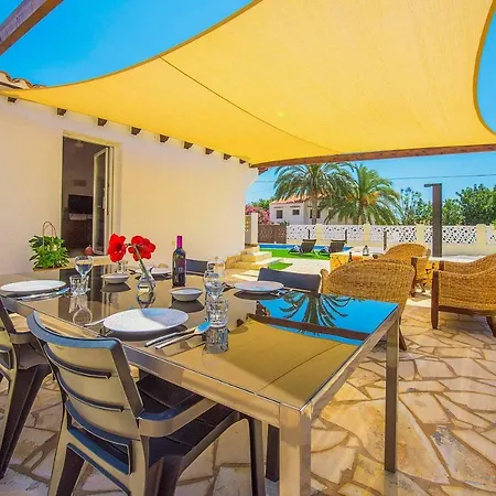 Neus Villa *